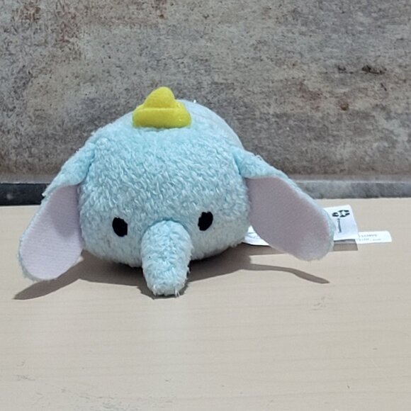 Disney Tsum Tsum Mini Dumbo Plush - Picture 1 of 9